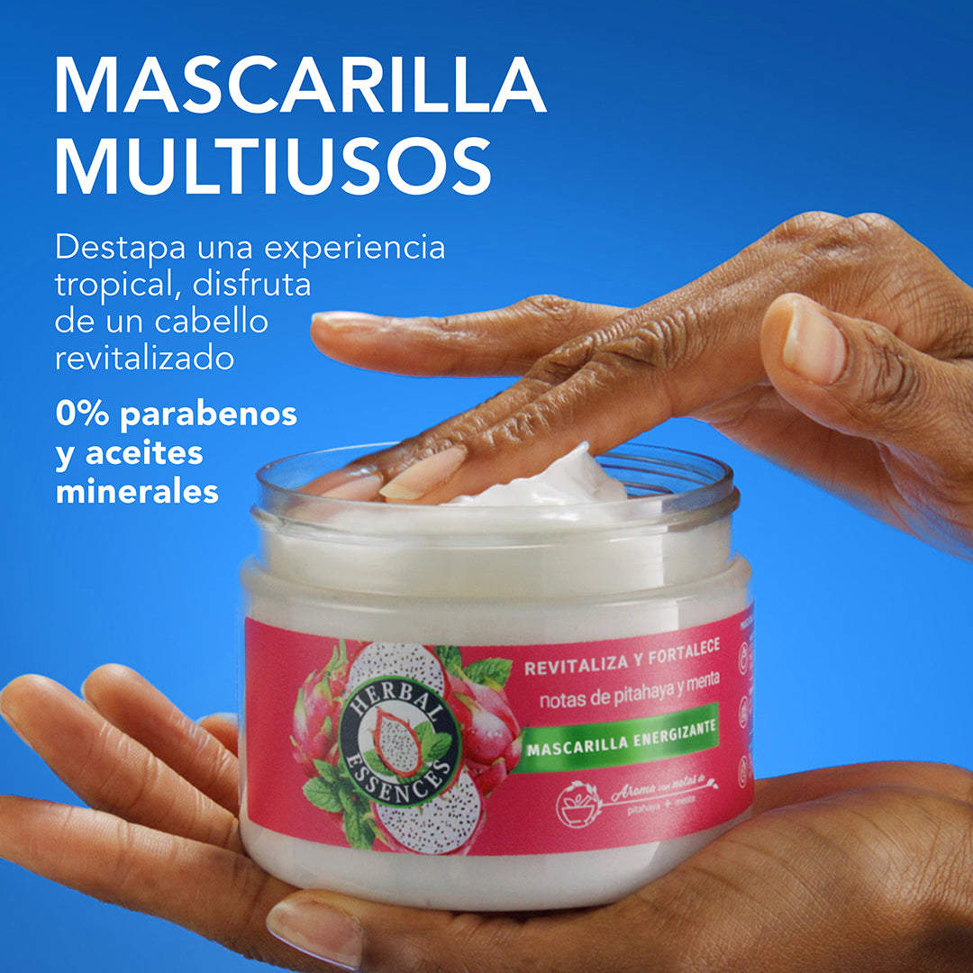 Manos sosteniendo y abriendo Mascarilla Capilar Herbal Essences Pitahaya y Menta con texto Mascarilla Multiusos experiencia tropical 0% parabenos y aceites minerales
