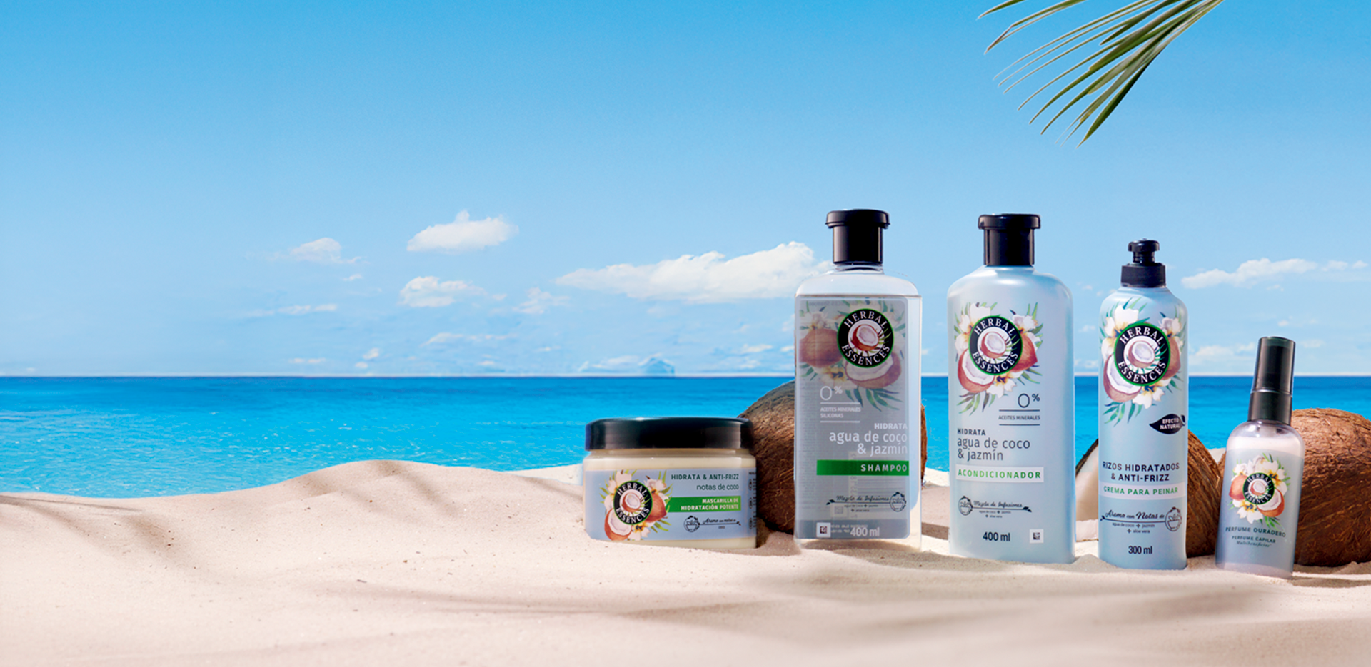 Colección Agua de Coco de Herbal Essences en la playa: mascarilla, shampoo, acondicionador, crema para peinar y perfume capilar.